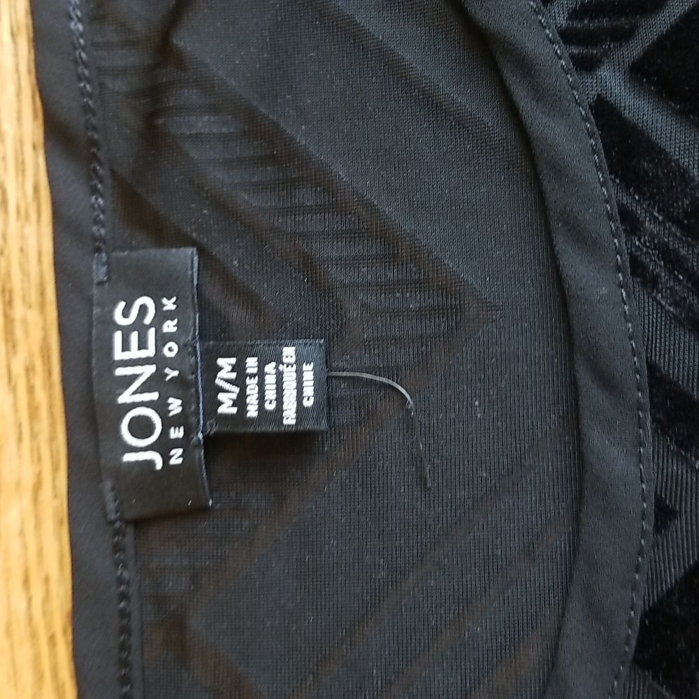 (M) Jones New York Velvet Detailed Slightly Sheer Top 3/4 Length Sleeves - Picture 3 of 10